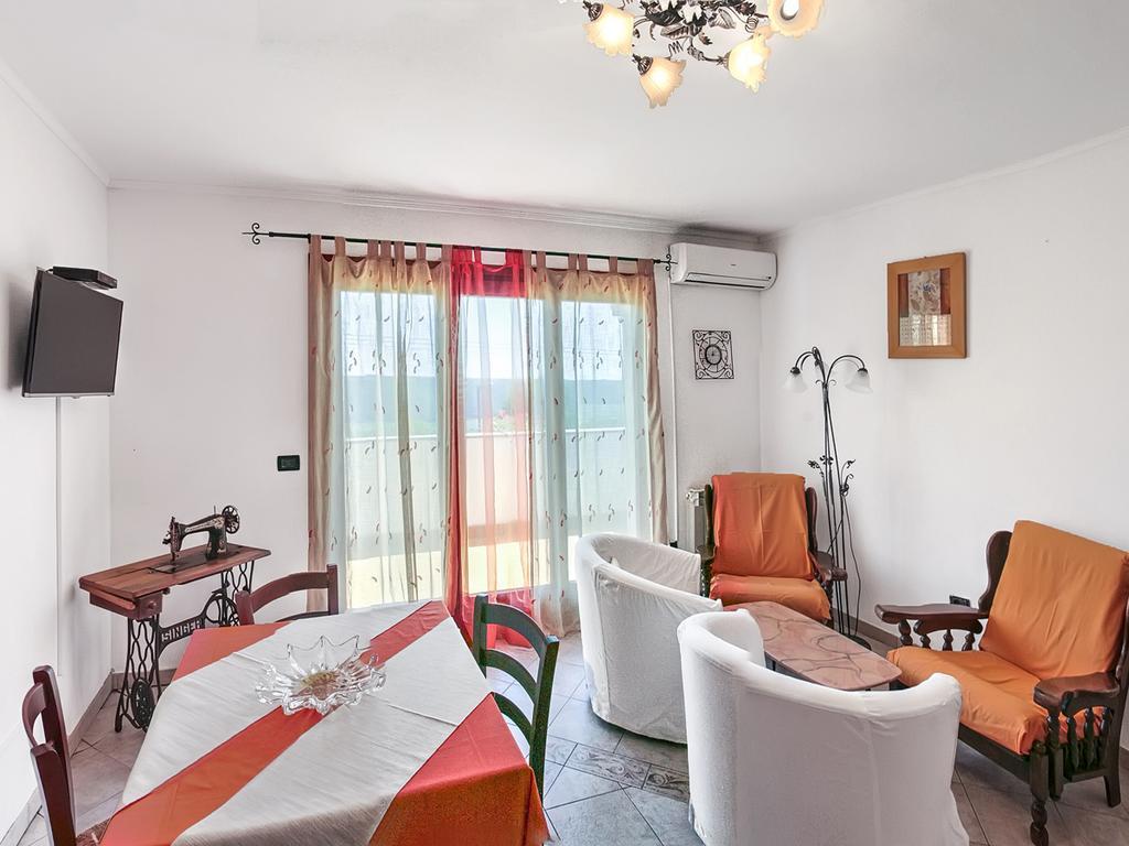 Apartment Agroturizam Radesic Buje Exterior photo